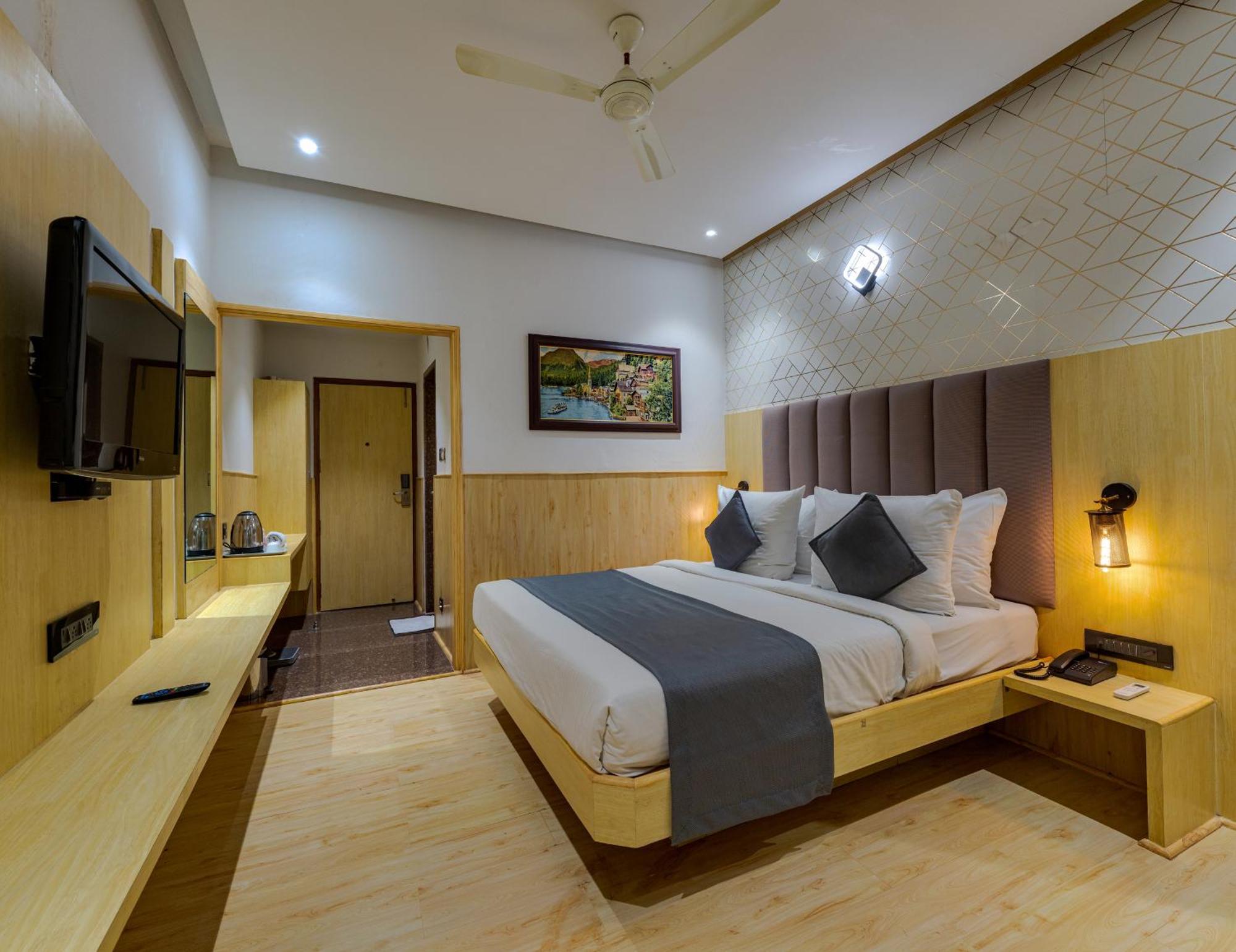 Hotel Surya Executive 3 Star Hotel Solapur Exterior foto