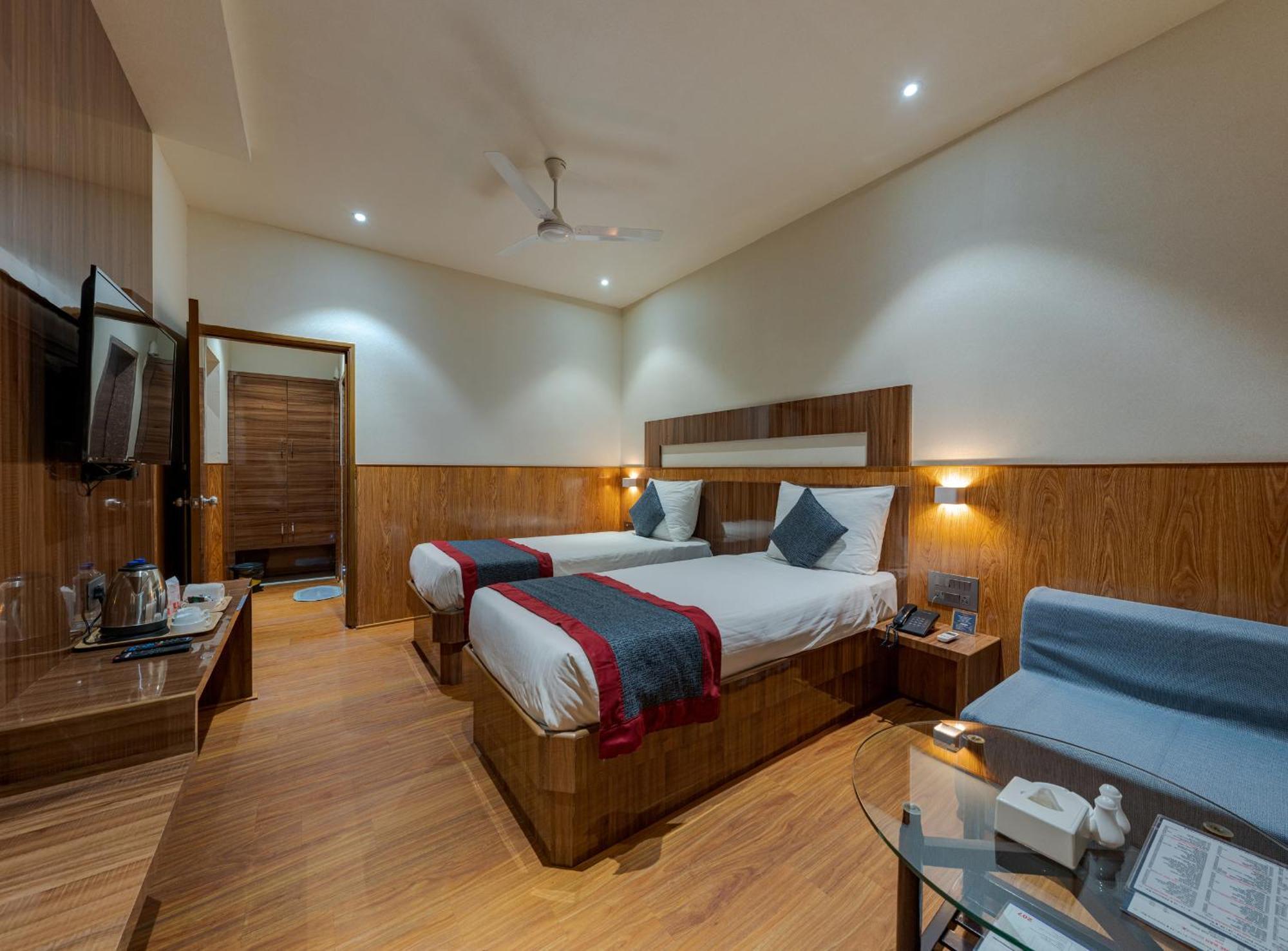 Hotel Surya Executive 3 Star Hotel Solapur Exterior foto