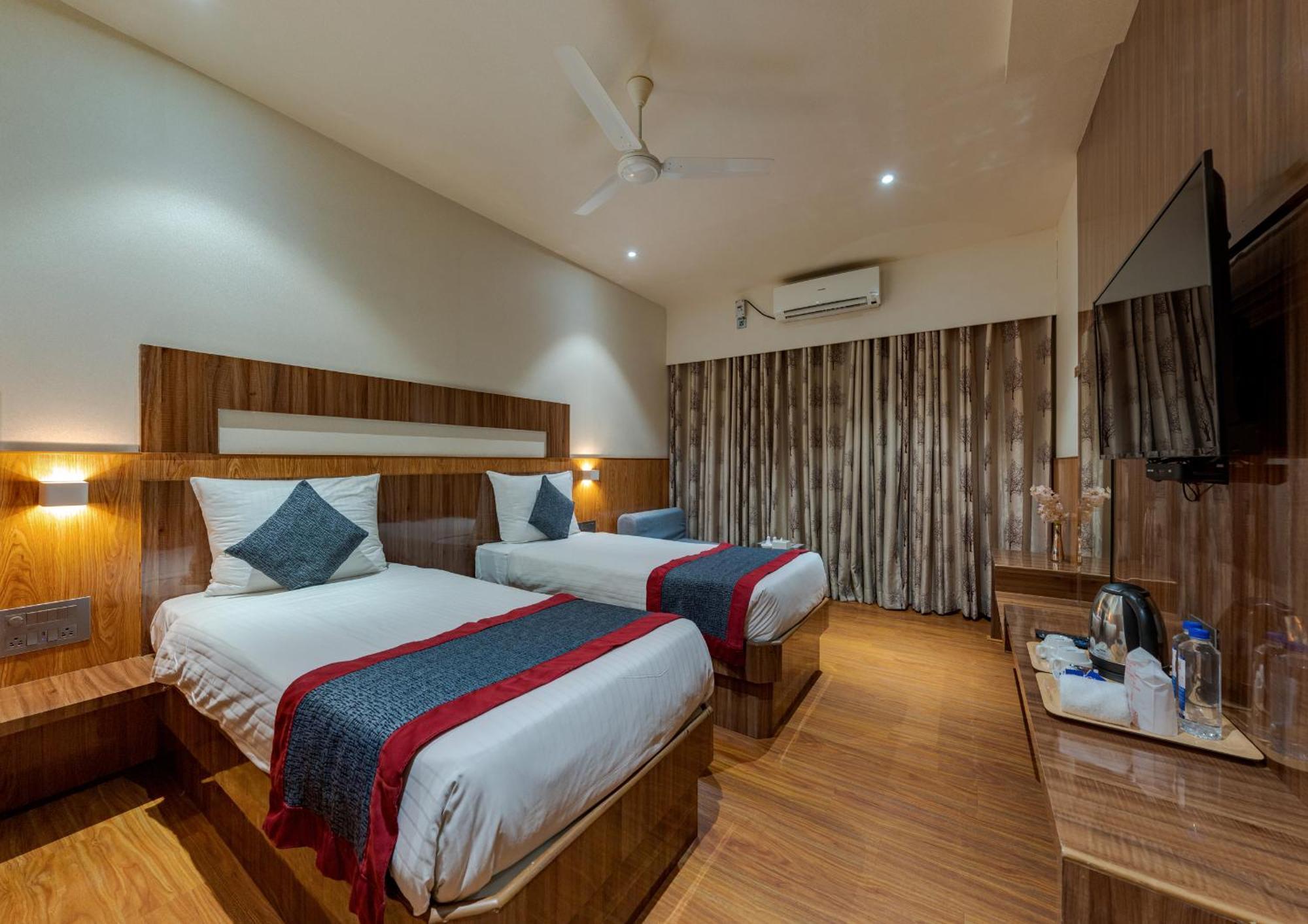 Hotel Surya Executive 3 Star Hotel Solapur Exterior foto