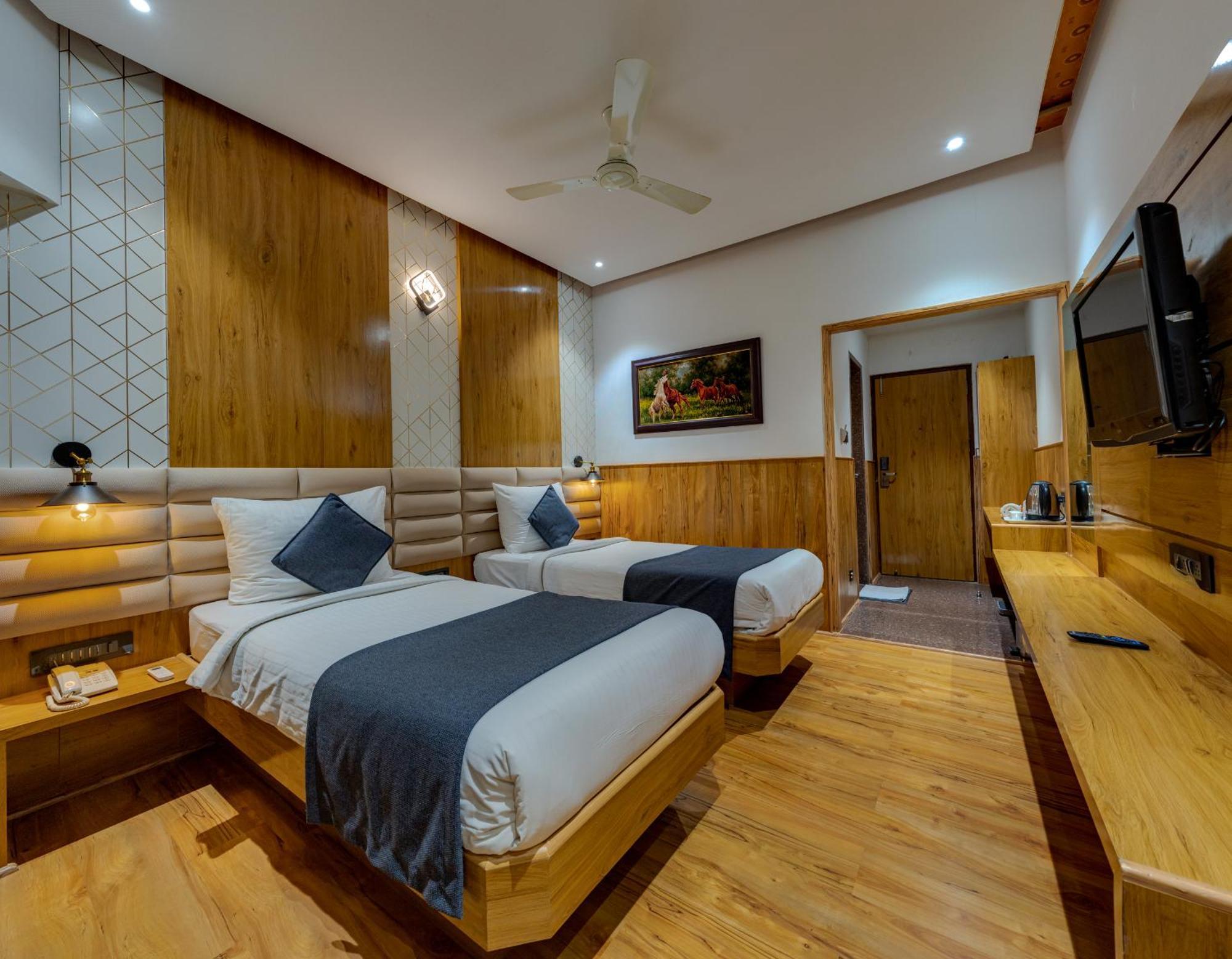 Hotel Surya Executive 3 Star Hotel Solapur Exterior foto