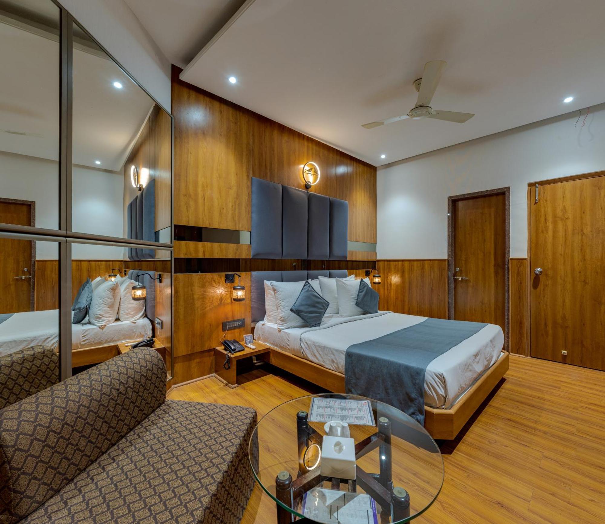 Hotel Surya Executive 3 Star Hotel Solapur Exterior foto